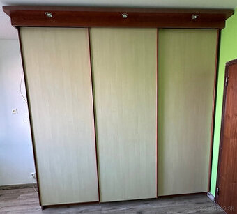 satnikova skrina s osvetlenim 260x260x60 - 1