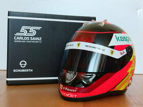 Carlos Sainz 2021 Ferrari F1 prilba 1:2 - 1