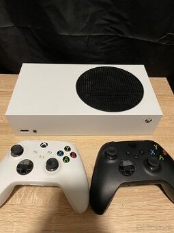 Xbox series s + 2 ovládače