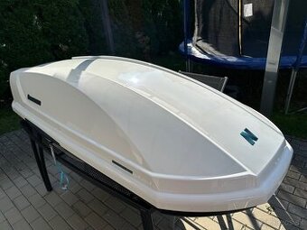 Strešný box Neumann Adventure 205 a Thule nosič