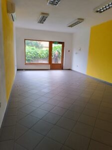 Zlaté Moravce prenájom priestoru 36m2 v centre mesta - 1