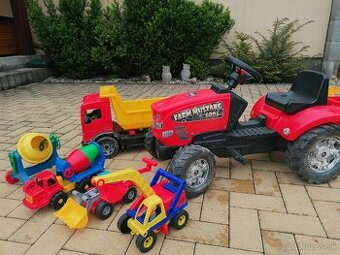 Predám detské hračky veľké auto, slapaci traktor, a iné