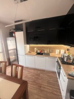 Na predaj 4-izbový byt po rekonštrukcii ,Rajec ,Hollého,84m2