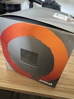 AMD Ryzen 7 3700X