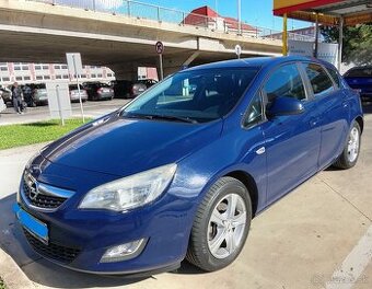 Opel Astra J Hatchback 1.3 CDTI 70kw r.v.2012