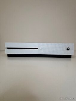 Xbox One S 1TB + 2 ovládače + hry