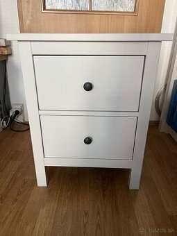 Nočný stolík (komoda)