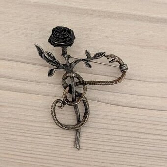 Vintage gotická brošňa Alchemy – ruža a had, ručná práca z A