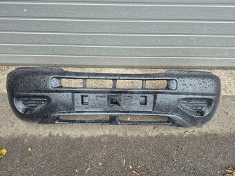 Nissan Terrano II predný nárazník