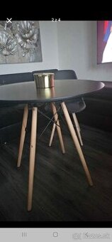 Kuchynsky stol a stolicky