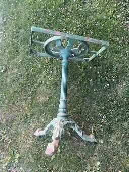 Predám liatinový podstavec – starožitný / industriálny