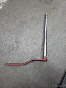 Páka na vývod. a kľukový hriadeľ na Zetor