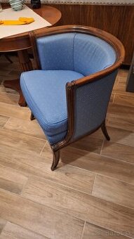 Predam dve kresla so stolikom