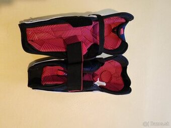 Hokejové chrániče/holene