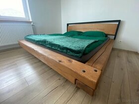 Masívna manželská posteľ z dubu a železa