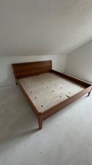 Drevená manželská posteľ 180