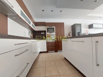 PRENÁJOM – Zariadený 3 izbový byt s parkovacím státím na uli