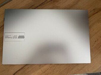 ASUS Vivobook i3 1.8 GHz