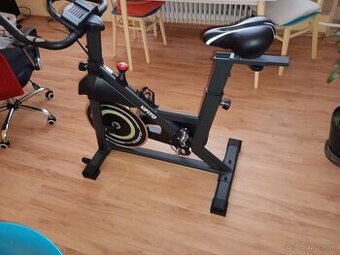 Cyklotrenažér, stacionárny bicykel