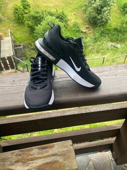 NIKE AIR MAX