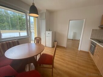 1-izbový byt s balkónom na prenájom–Lipt. Mikuláš, Nábrežie