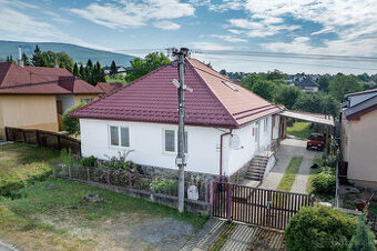 Na predaj priestranný rodinný dom s veľkým pozemkom | Poproč