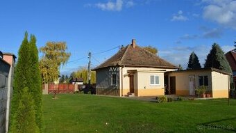 NA PREDAJ: 2 izbový rodinný dom s pekným pozemkom 1523m2 - J
