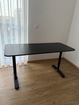 Vyskovo nastavitelny stol Ikea