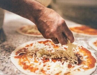 PIZZER 17’s BAR