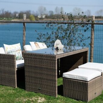 Kompaktné sednie na balkón/malú terasu