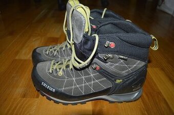 predam turisticke topanky SALEWA