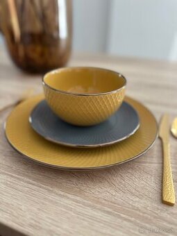 Sada tanierov + šálky