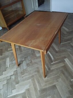 Predám rozkladací jedálenský stôl