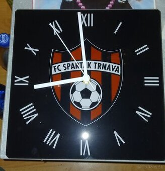 Nástenné hodiny (sklenené)