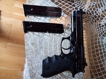 Predám Pištoľ Taurus PT 99 AF.