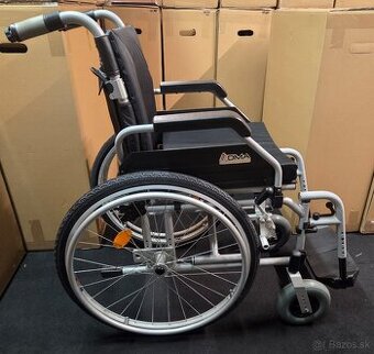 Skladací invalidný vozík