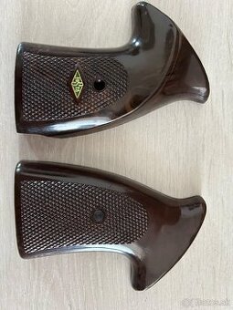 KÚPIM pažbičky na revolver schiederwerk  mod.  SR 30