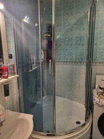 Sprchovy kút,umývadlo so skrinkou