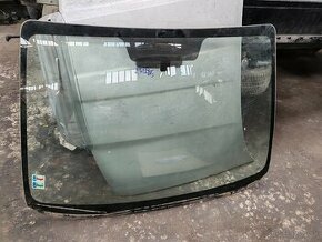 Mazda 5 čelné sklo