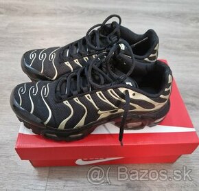 Nike AIR MAX PLUS Tn black/ gold vel.38,5