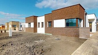 SKOLAUDOVANÉ - 4 izbové domy s dvomi kúpeľňami