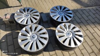 Škoda Octavia 16 plechové disky aj z puklicami