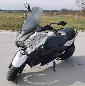 Yamaha Xmax 400 LeoVince
