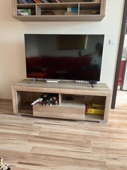 Skrinka pod TV
