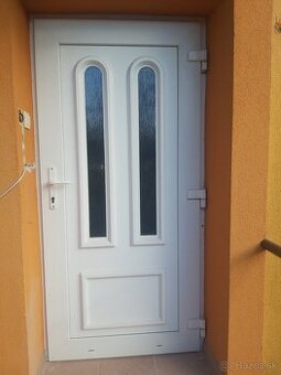 Vchodové dvere do domu so zárubňou komplet
