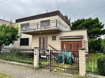 Dvojpodlažný priestranný rodinný dom so záhradou