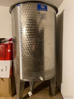 Nerezový sud na víno