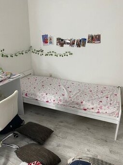 Postel s matracom