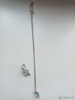 set náušníc a retiazky s príveskom