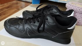 Predám detskú športovú obuv veľkosť 39, zachovalé